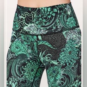 ♻️HOST PICK♻️Lululemon Wunder Under Hi Rise Cropped leggings